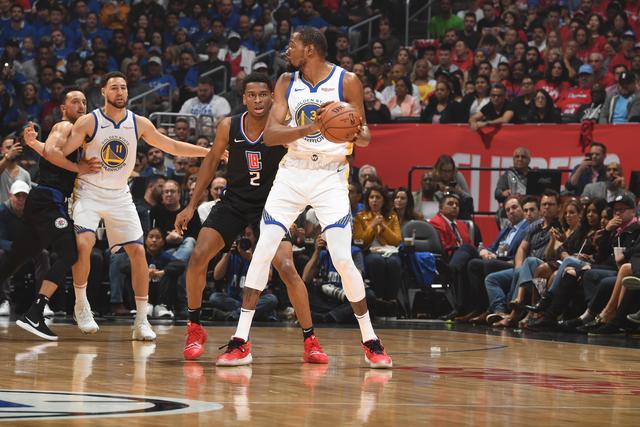 库里31分汤普森失绝平三分 勇士不敌森林狼